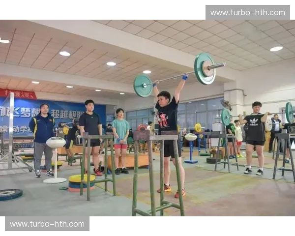 手球核心训练:爆发力、稳定性与场上统治力的秘密 手球核心训练:爆发力、稳定性与场上统治力的秘密